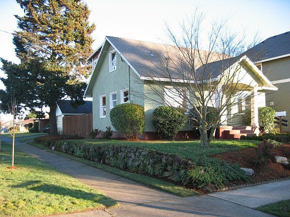 Corner View (NE 38th and Portland Blvd)