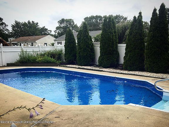3rd image of 116 Arrowhead Park Dr