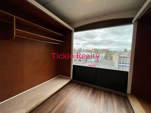 3rd image of 820 E Main St APT 14