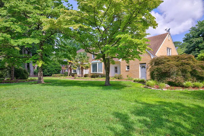 4 bed, 3.0 bath, 3400 sqft, $4,795 — Photo 3