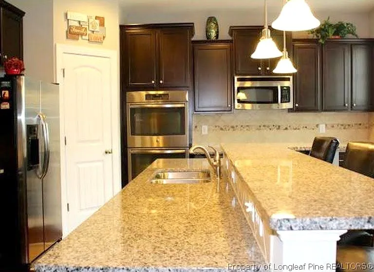 1437 Vergeland Dr — Photo 10
