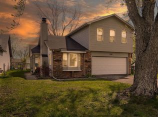 1328 Charger Ct, Carol Stream, IL 60188