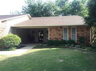 2822 Wagon Trl, Enid, OK 73703
