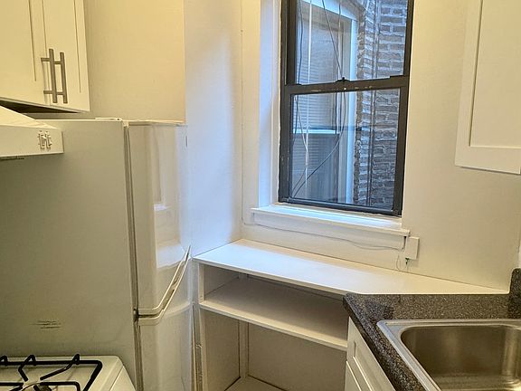 4th image of 430 E 83rd St APT 4A