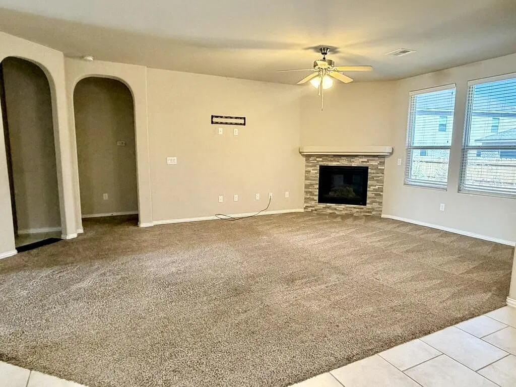4 bed, 2.0 bath, 2002 sqft, $3,000 — Photo 2