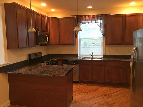 2nd image of 7211 N Damen Ave APT 1