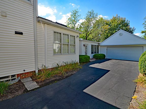 4th image of 370 Lake Forest Dr