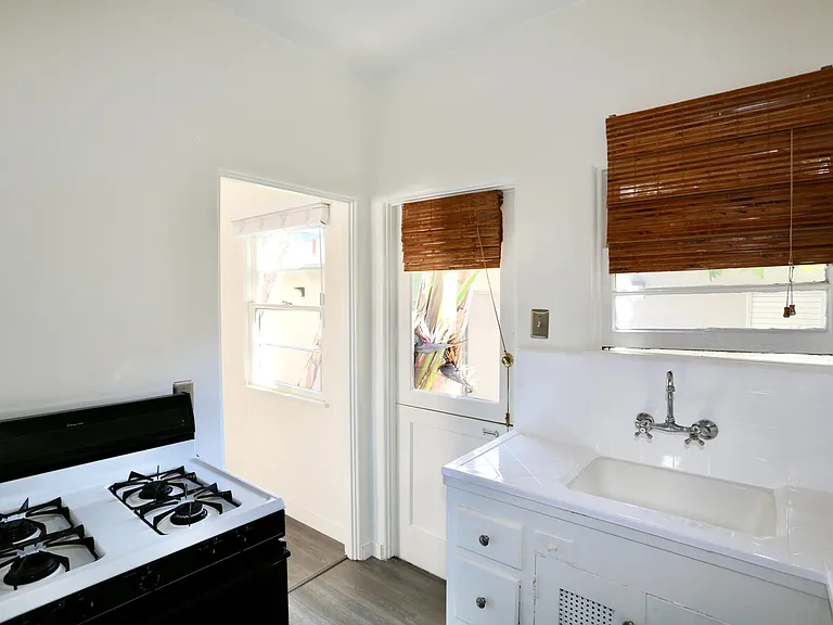 364 Cliff Dr #7 — Photo 8