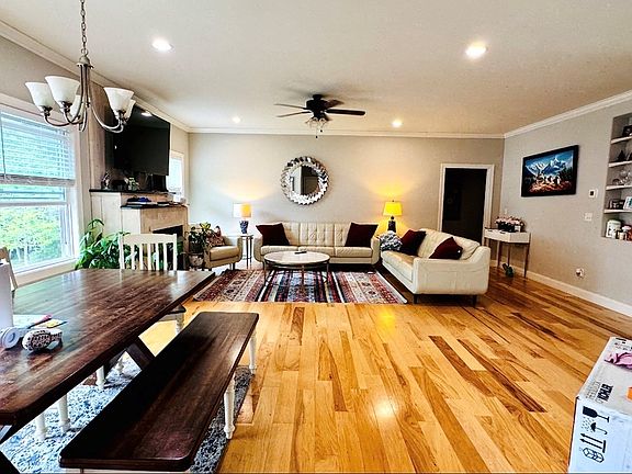 4th image of 102 Pembroke Ln