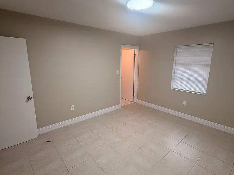 1315 W Avon Blvd — Photo 4
