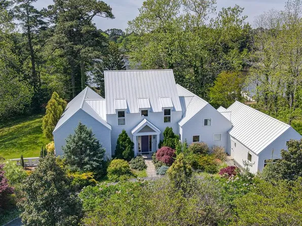 6 Queen St, Onancock, VA 23417