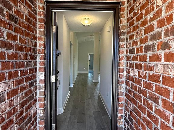 5th image of 190 Ridgeway Cir