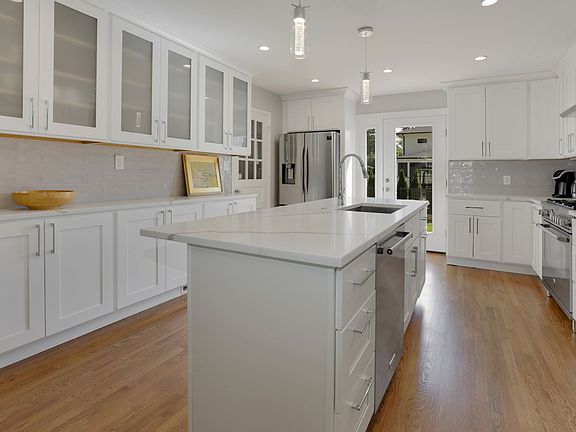 3rd image of 7517 Granada Dr