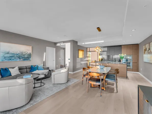 1289 Hornby St #5205, Vancouver, BC V6Z 2H7