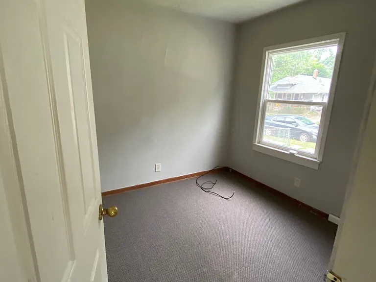 1213 McCullough St — Photo 6