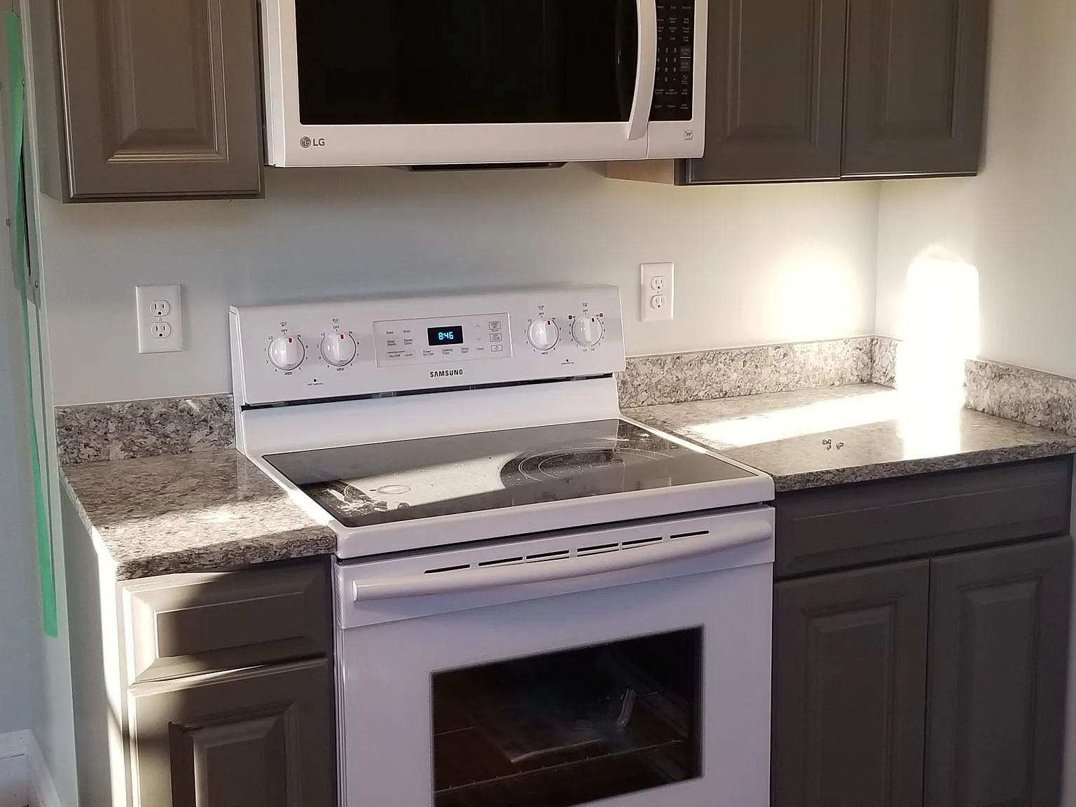 2 bed, 800 sqft, $2,100 — Photo 2