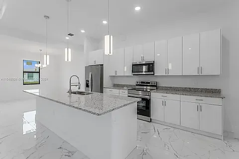 3016 42nd St SW — Photo 12