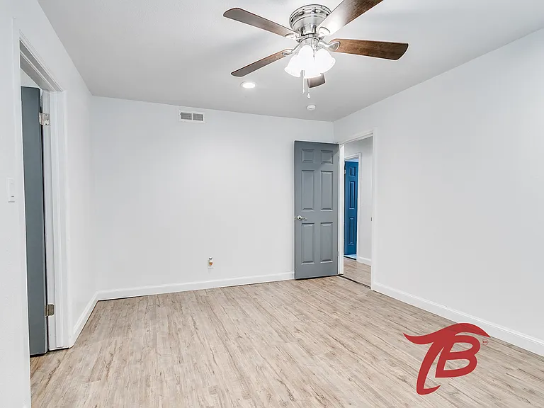 2214 N Florida Ave — Photo 6