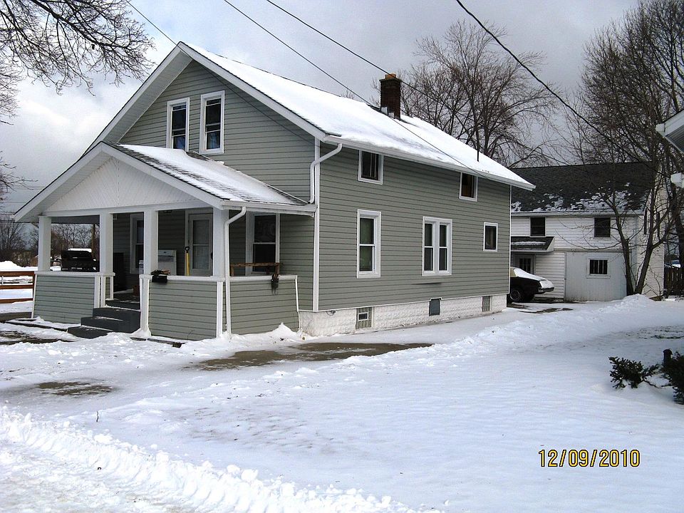Front house has other tenants, apartment is over two car garage in the rear. House has its own driveway to the left of the house.