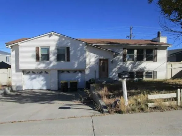 607 Sage Hills St, Rawlins, WY 82301