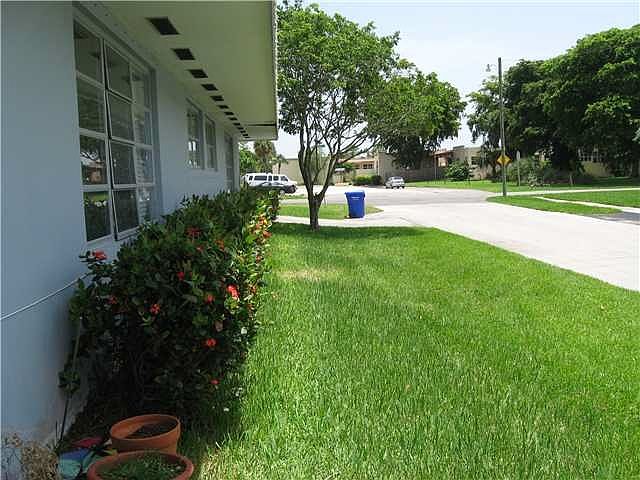 1st image of 1418 N 16th Ave