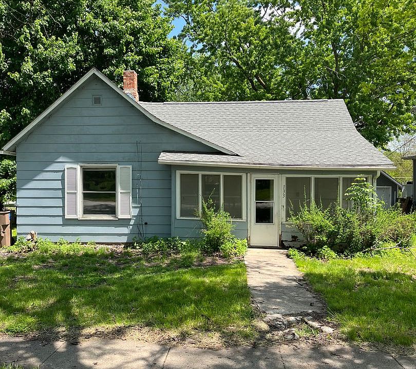 1st image of 133 N 1st St
