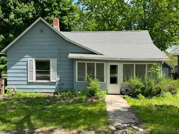 133 N 1st St, Rockwell City, IA 50579