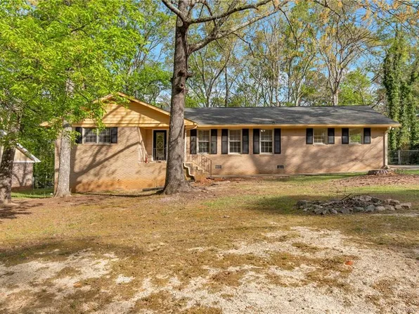 574 Horseshoe Cir SW, Lilburn, GA 30047