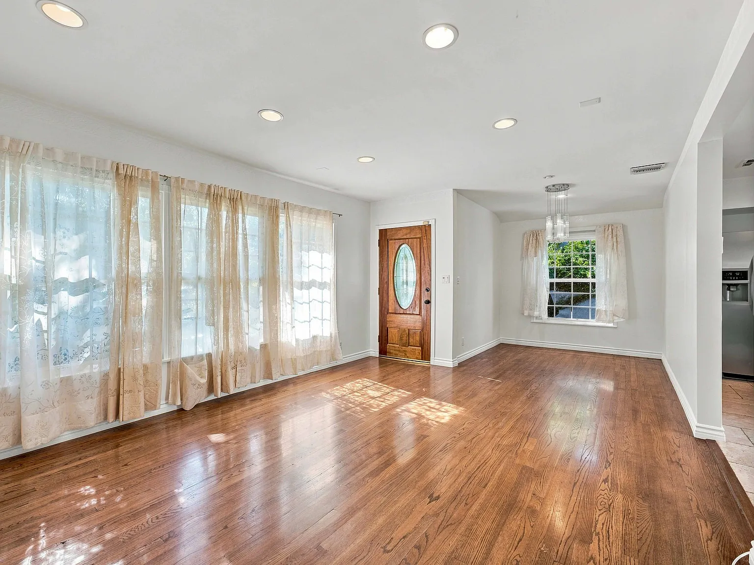 3 bed, 1465 sqft, $5,995 — Photo 4