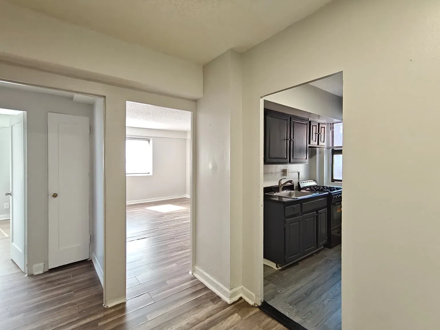 Beautiful Apartment Available Now! — Photo 1