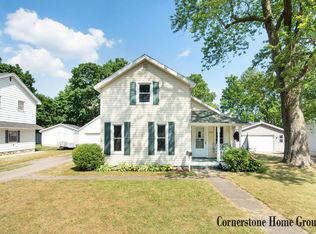 223 Maple St SE, Lowell, MI 49331