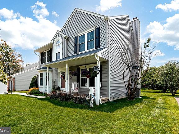 3rd image of 1690 Amberly Ct N