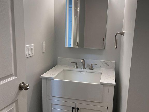3rd image of 10 Mayhew St Unit 4