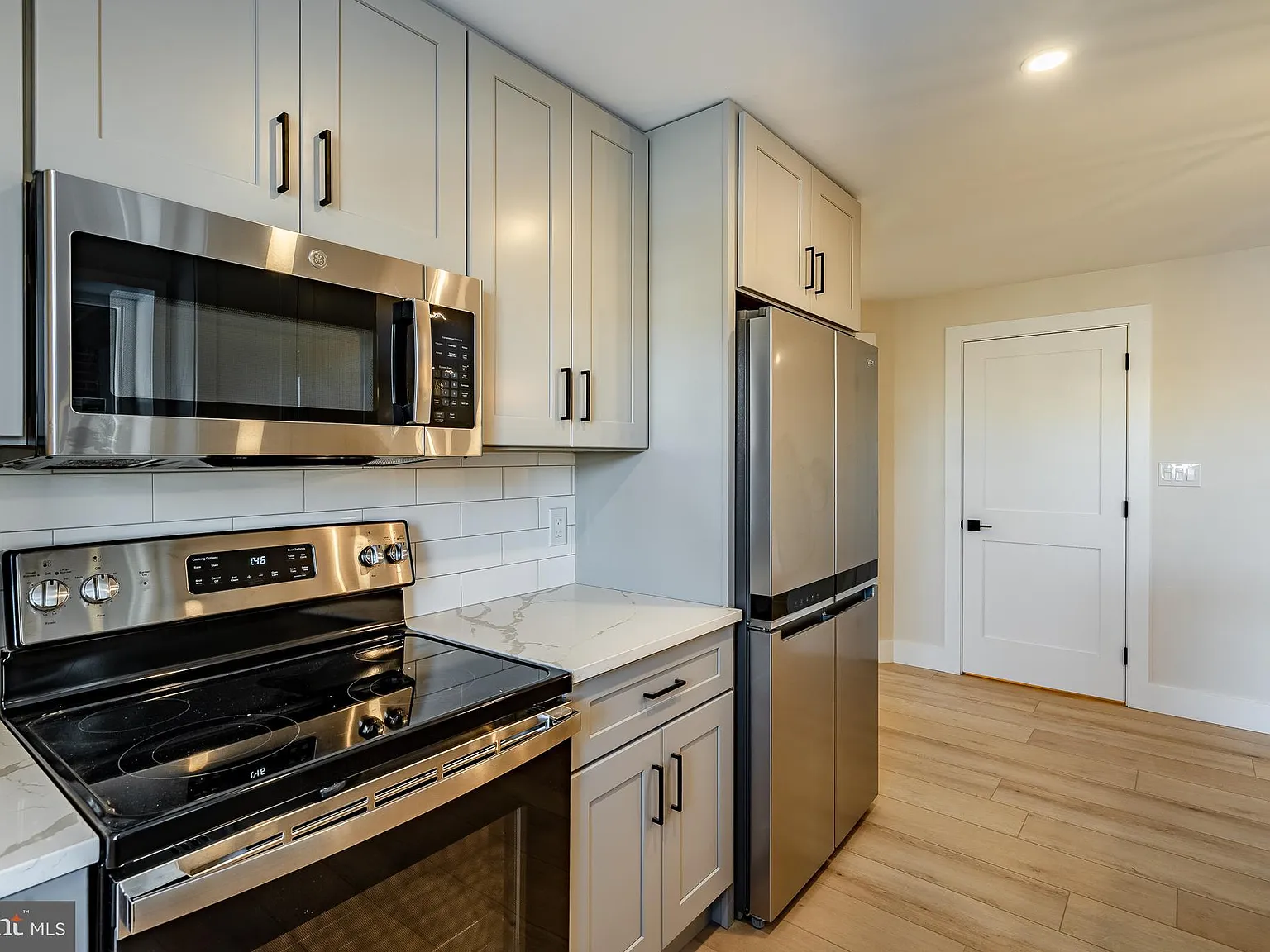 2 bed, 800 sqft, $2,295 — Photo 3