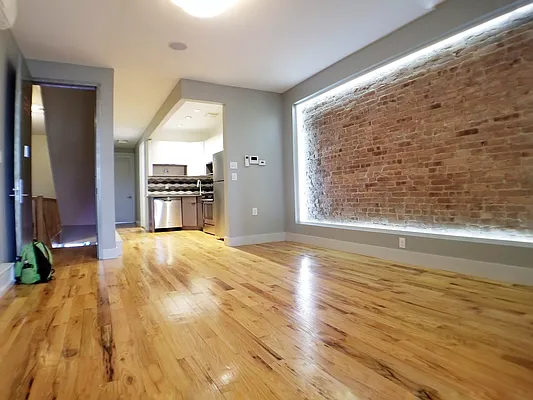 Rented by Rentall Group Inc | media 24