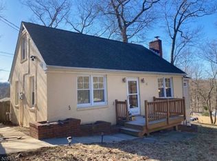 99 Dupont Ave, Hopatcong, NJ 07843