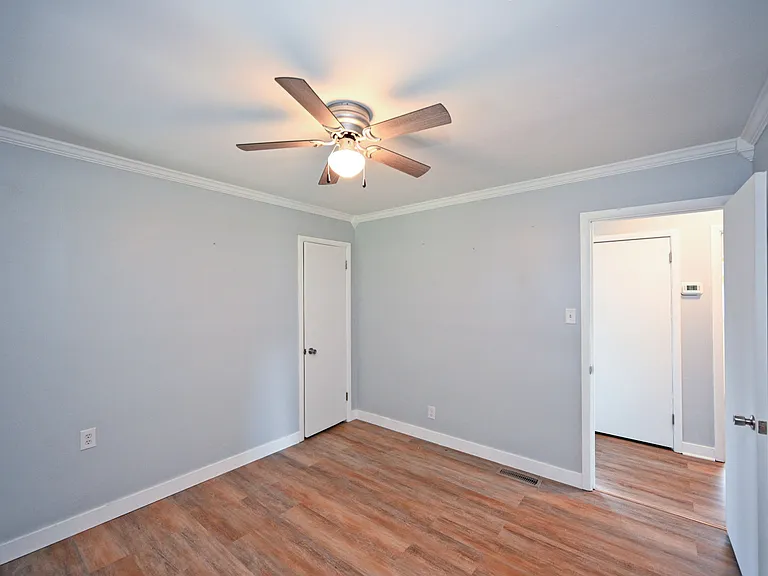 409 Glenn St — Photo 4