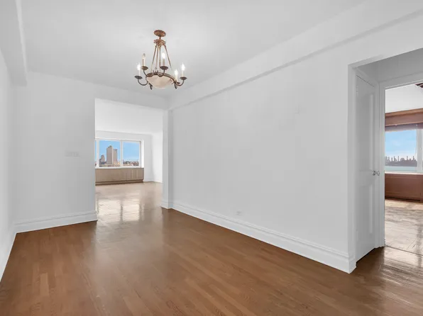 45 Sutton Place South image 5 of 18