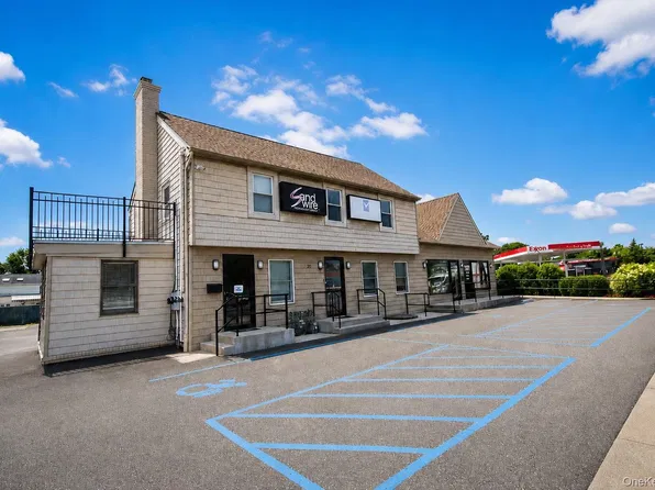 18-20 Hempstead Tpke, Farmingdale, NY 11735