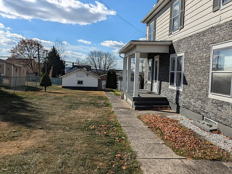 1279 Vine St — Photo 10