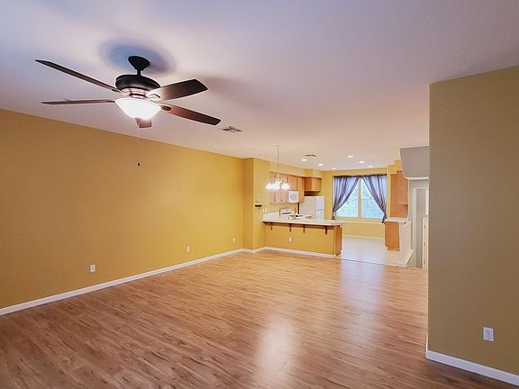 4th image of 1040 Summer Ln