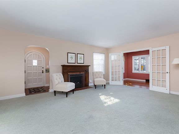 4th image of 235 N College Ave