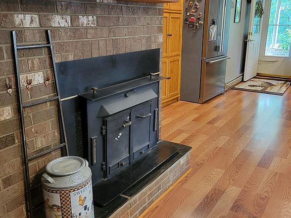 5th image of 127 Hoolee Ln
