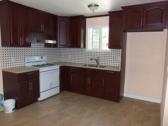 4th image of 153 1/2 Basetdale Ave
