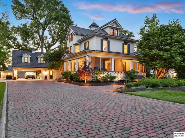 512 N Spruce St, Valley, NE 68064