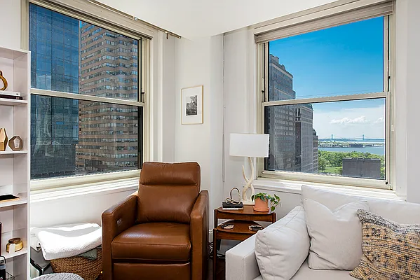 Rented by R New York | media 8