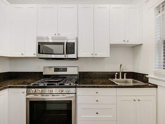 3rd image of 2066 NW Glisan St APT 24