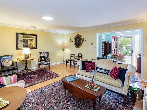 4th image of 608 S Phelps Ave