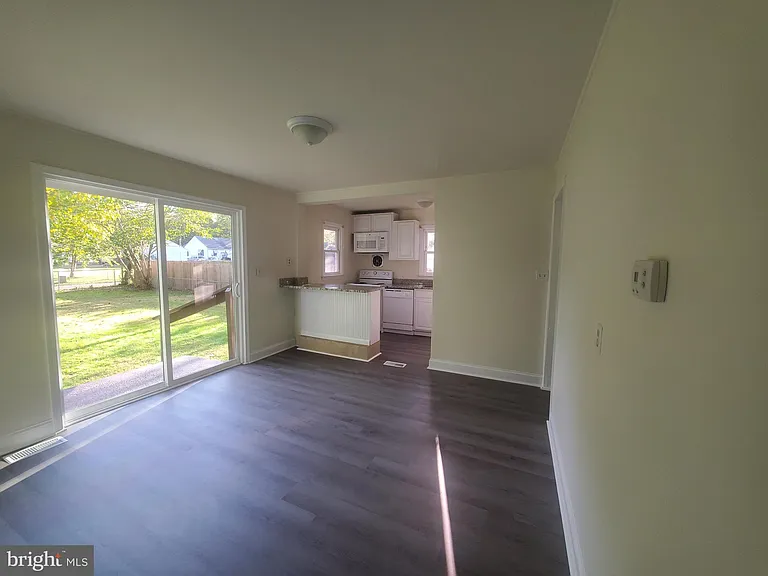 73 Upland Ave — Photo 11