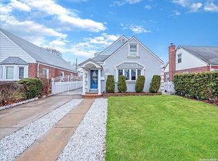 190 Wellington Rd, Elmont, NY 11003